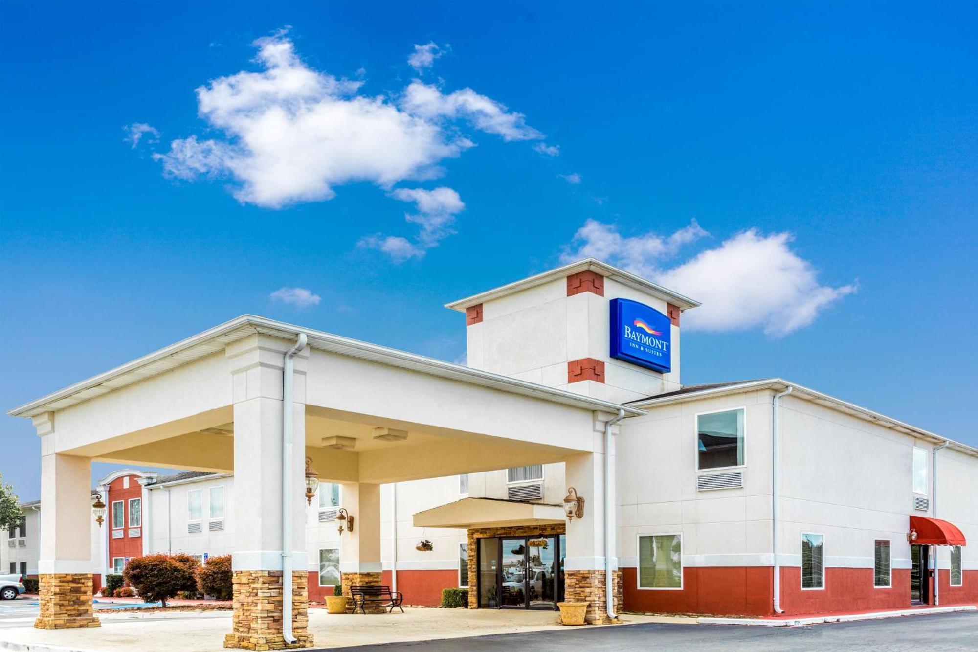 Hotel Baymont By Wyndham Cornelia Exterior foto