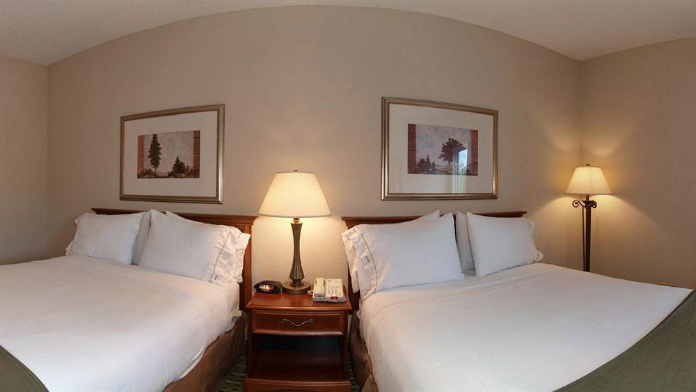 Hotel Baymont By Wyndham Cornelia Exterior foto