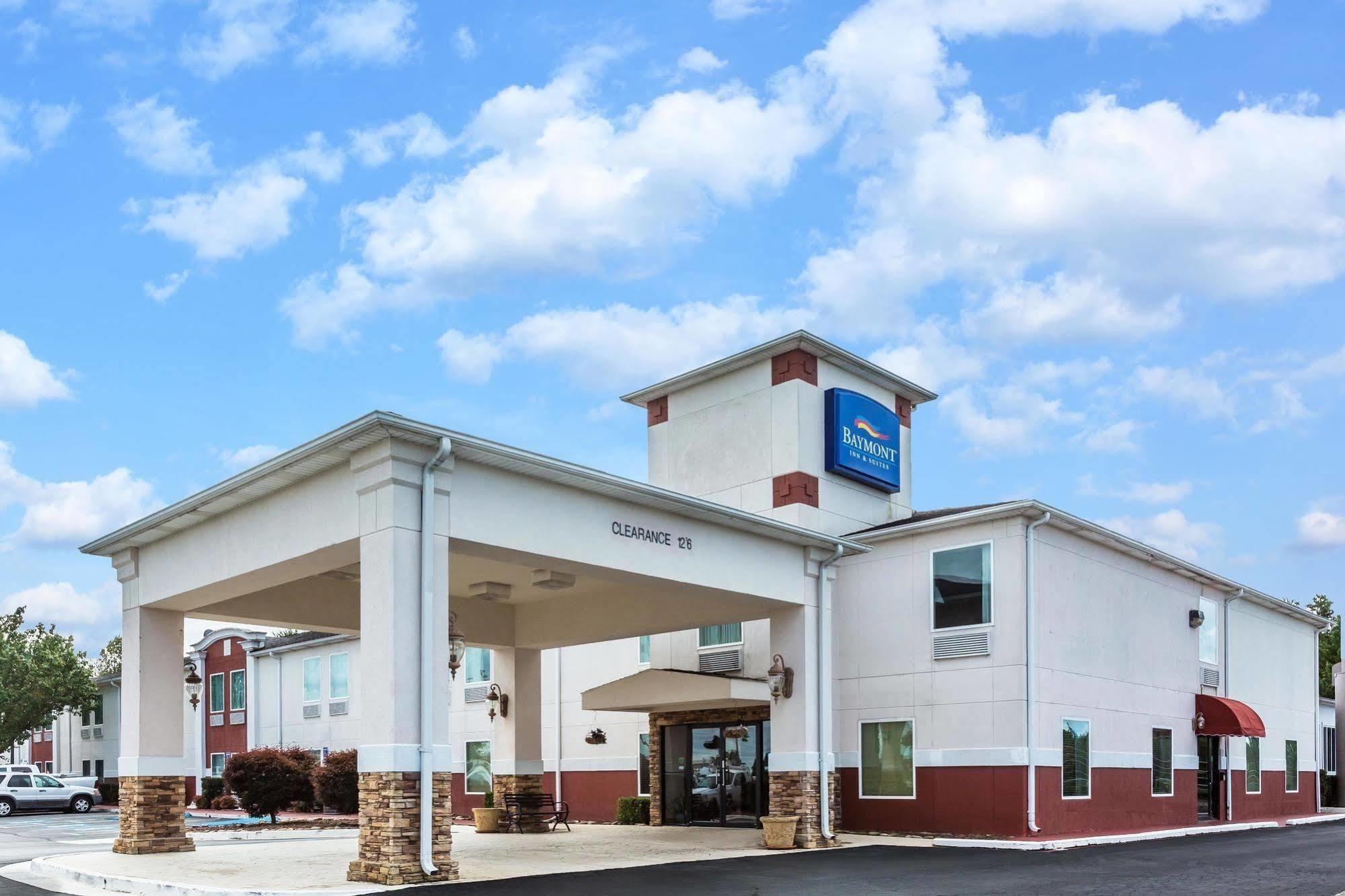 Hotel Baymont By Wyndham Cornelia Exterior foto
