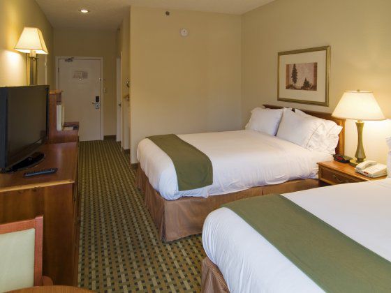 Hotel Baymont By Wyndham Cornelia Habitación foto