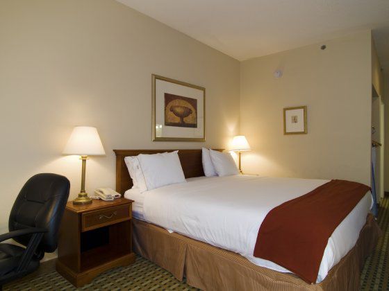 Hotel Baymont By Wyndham Cornelia Habitación foto